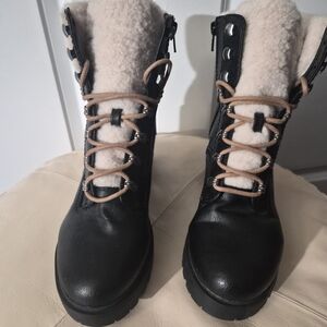 Indigo Black Lace-Up Boots with Cream Shearling